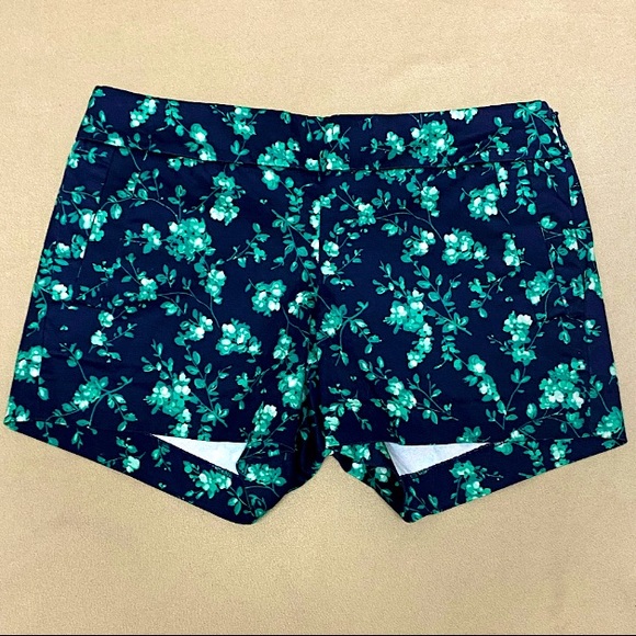 J. Crew NWOT Navy Blue & Green Floral Stretch Zip Up Shorts - Picture 3 of 16